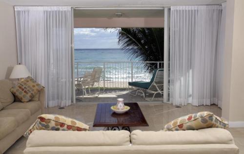 Villa Caprice Beachfront Hotel Lauderdale-by-the-Sea Room photo